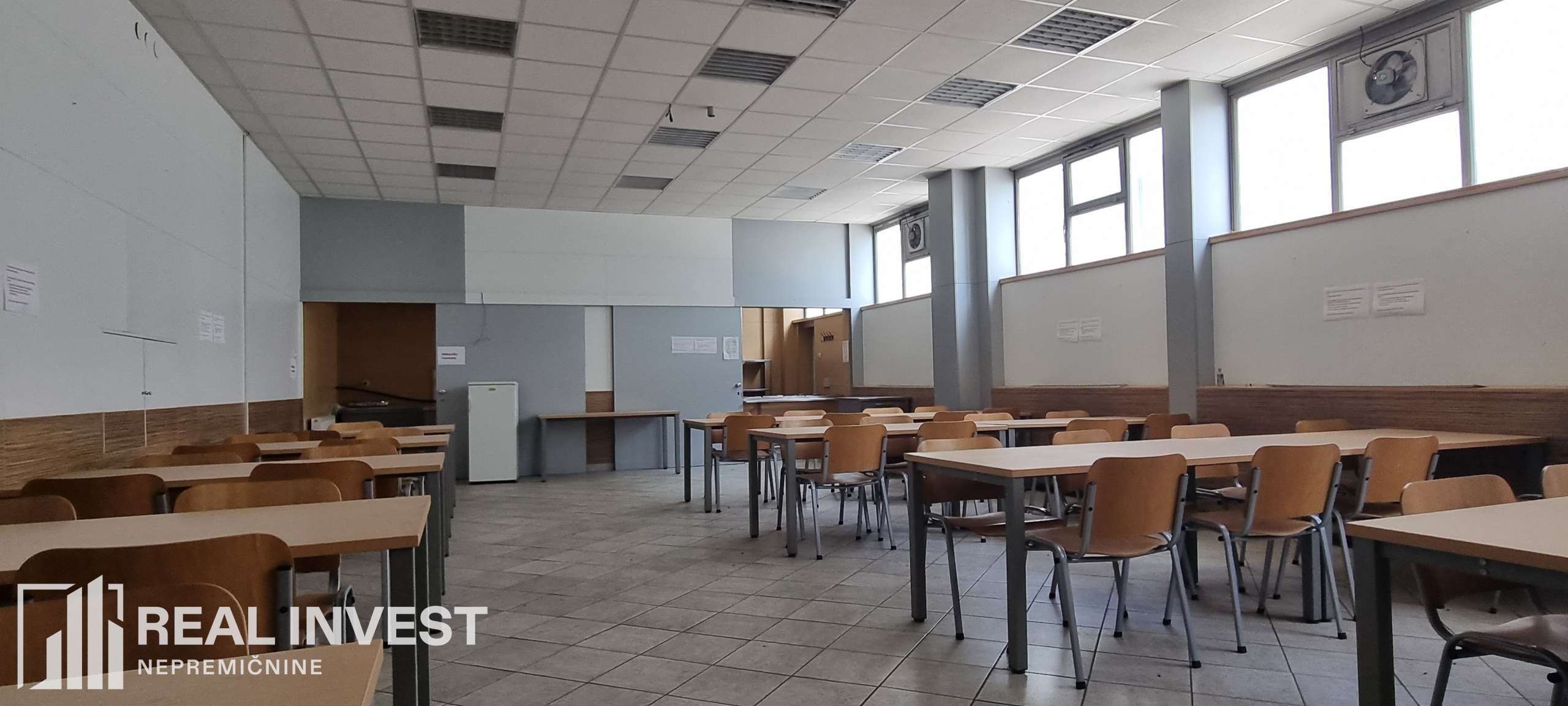 VEČJI POSLOVNI KOMPLEKS